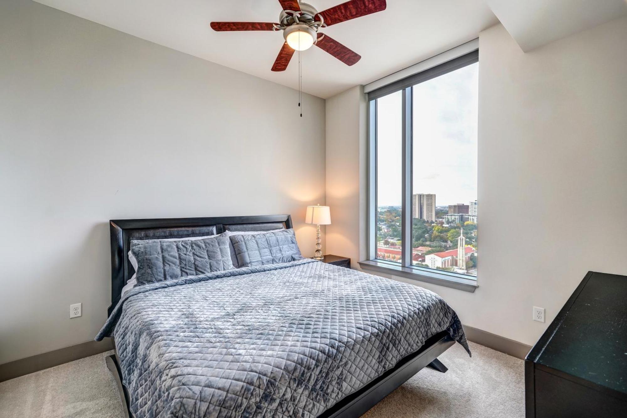 Hanover Post Oak Houston Room photo